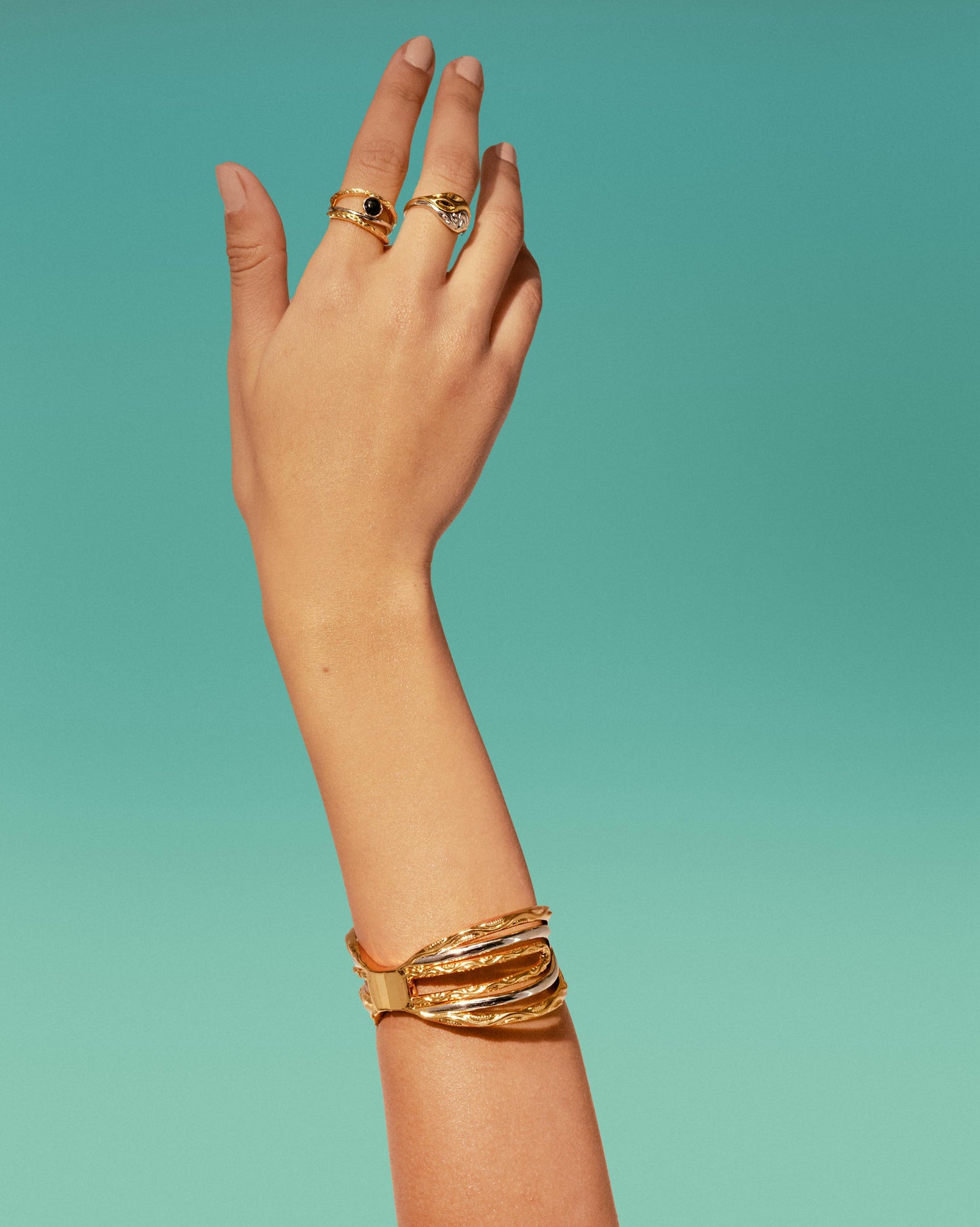 TWIRL BRACELET